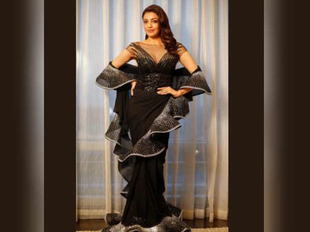 காஜல் அணிந்திருக்கும் உடையின் பெயரை கேட்டால் உங்களுக்கு ஒரு நிமிஷம் தலையே சுத்திரும்