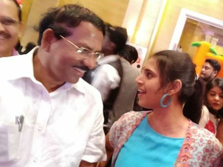 எத்தனை நாள் தான் பழைய போட்டோவையே வச்சு கலாய்ப்பீங்க, இந்தாங்க புது அவல்: கஸ்தூரி