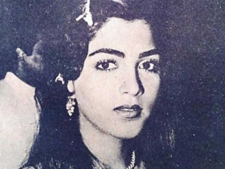 இந்த 'செல்ஃபி குயின்' யார் என்று கண்டுபிடிங்க பார்ப்போம்?