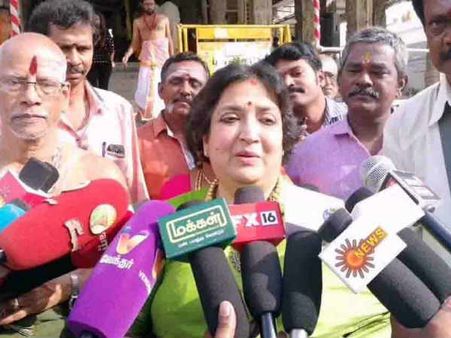 காஞ்சி காமாட்சியம்மன் கோயிலில் லதா ரஜினிகாந்த் யாகம்!