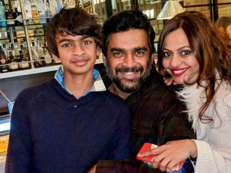 மாதவன் மகனுக்கு இப்படி ஒரு திறமையா?: போட்டி போட்டு வாழ்த்தும் பிரபலங்கள், ரசிகர்கள்