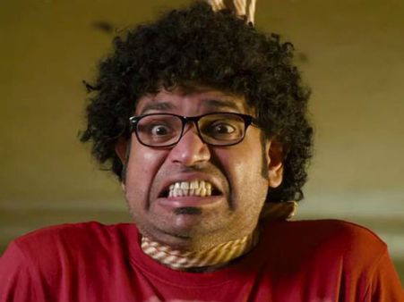 குமுறிக் குமுறி அழும் பிரேம்ஜி அமரன்: யார் காரணம்?