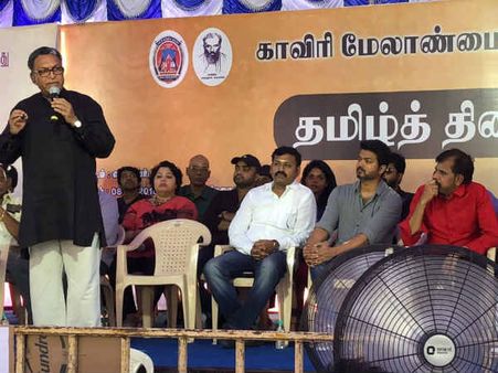 அதிமுகவின் 'உண்ணாவிரத போராட்டம்' ஸ்டைலில் போராடிய திரையுலகினர்