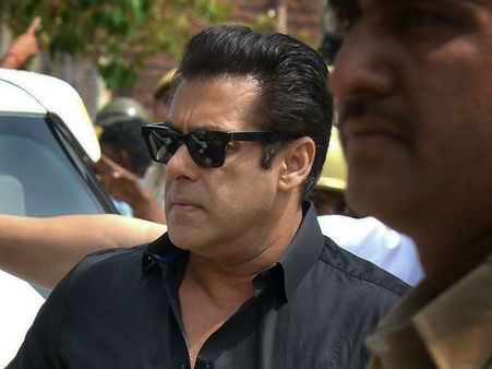 மனிதனைக் கொன்ற வழக்கில் தப்பி, மான் வேட்டை வழக்கில் சிக்கிய சல்மான்!