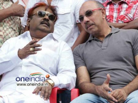 விஜயகாந்த் தான் ரியல் ஹீரோ.. உண்மைச் சம்பவங்களை நினைவுகூர்ந்த சத்யராஜ்!