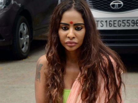 இயக்குனர்கள் கேட்டதால் நிர்வாண புகைப்படம் அனுப்பினேன்: நடிகை பகீர் தகவல் #Srileaks