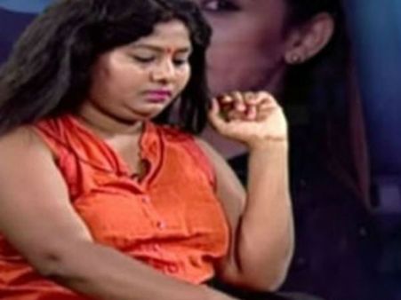 பிரபல விமர்சகர் பலாத்காரம் செய்யப் பார்த்தார்: நடிகை பரபர புகார்