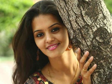 'விஜய் சேதுபதி ஜோடி, அருவி மாதிரி கேரக்டர்' -ஆசைகள் சொல்லும் நடிகை ஸ்வாதிஷ்டா #Exclusive