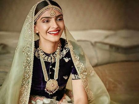 நாளைக்கு திருமணம், ஆனால் தேனிலவு மட்டும்...: அதிர்ச்சி கொடுத்த தனுஷ் ஹீரோயின்