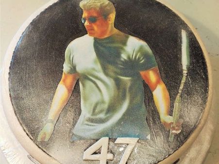 அஜித் பிறந்தநாளுக்கு பிரபல நடிகரின் மனைவி செய்த சூப்பர் கேக்: வைரல் போட்டோ #Ajith