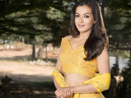 நயன்தாரா ரூட் போடும் இடத்தில் சீட்டை பிடிச்ச கேத்ரீன் தெரசா