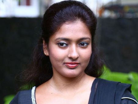 ஸ்டெர்லைட் விஷயத்தில் துரோகம் செய்தது யார் என்று பாருங்க: ஆதாரம் வெளியிட்ட காயத்ரி