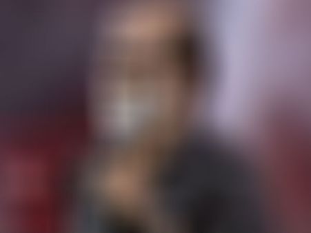 உரலுக்கு ஒரு பக்கம் இடின்னா தலைவருக்கு இரண்டு பக்கமும் இடி