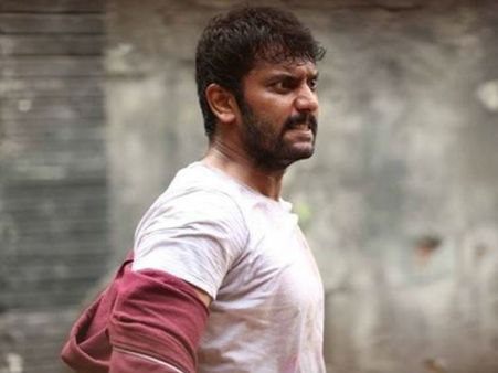 'இரவுக்கு ஆயிரம் கண்கள்' - ஒன்இந்தியா விமர்சனம்