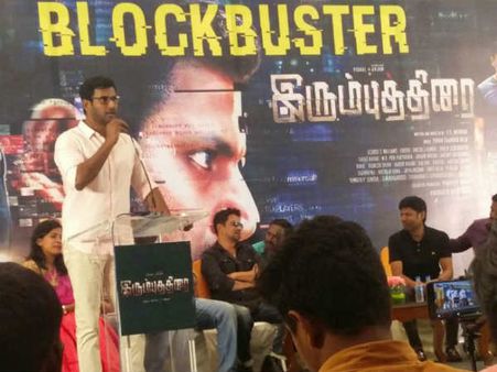 சென்சார் போர்டு ஆபிஸ் முன்னாடி போராடுங்க.. தியேட்டர் அதுக்கான இடம் இல்லை - விஷால் பேச்சு!