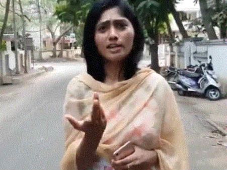 காசை வாங்கிக் கொண்டு ஓட்டு போடும் தமிழர்களுக்கு ரோஷக்காரி ஜூலி பொளேர்