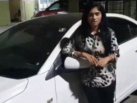 இது என்னடா புது கூத்து: ஜூலியும் கட்சி துவங்கப் போகிறாராம், ரஜினியை முந்திடுவாரோ?