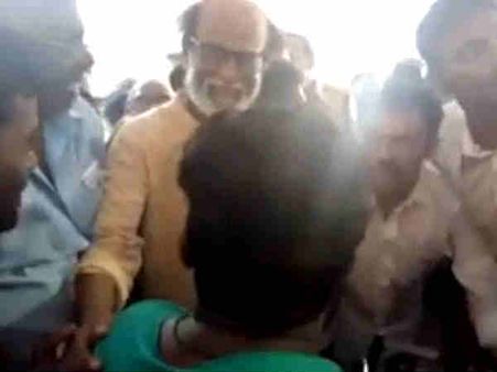 ஆசை, ஆசையாய் தூத்துக்குடி சென்ற இடத்தில் ரஜினிக்கு ஏற்பட்ட நோஸ்கட்: வைரல் வீடியோ