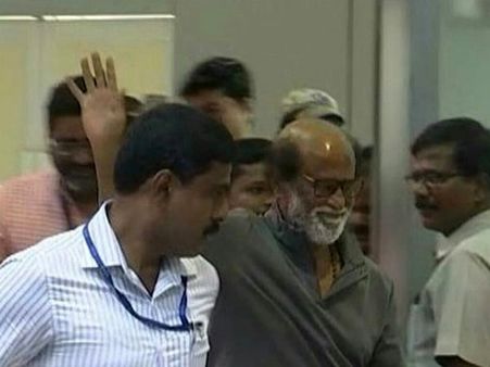 அமெரிக்காவில் திட்டமிட்ட வேலைகள் முடிந்து சென்னை திரும்பிய ரஜினி.. ரசிகர்கள் உற்சாக வரவேற்பு!