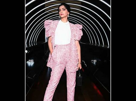 தாலியை கழற்றி பிரேஸ்லெட் போன்று கையில் கட்டிய நடிகை: திட்டித் தீர்க்கும் மக்கள்