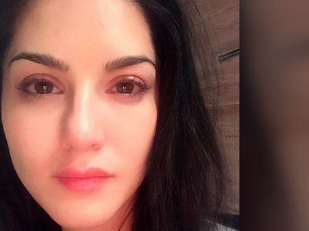 ‘கரன்ஜித் கவுரை’ நினைத்து ஒரே இரவில் 1000 முறை கதறி அழுத சன்னிலியோன்!