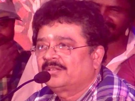 எஸ்.வி. சேகரின் 'படுக்கை போஸ்ட்'டை எழுதியவரின் வீடு முன்பு தமிழ் பெண்கள் போராட்டம்