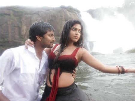 ஊழலை வெளுத்துக் கட்ட வரும் “வேலன் எட்டுத்திக்கும்”.. சமுத்திரக்கனி இயக்கத்தில் நானி, அமலா பால்!