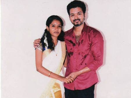 விஜய் ஏன் அந்த ரசிகையின் கையை பிடித்தார்?: பதில் தெரிஞ்சிடுச்சு