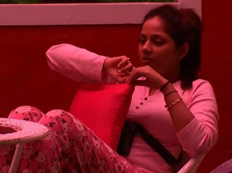 பிக் பாஸ் வீட்டில் ஆமை வடை, வெஷ பாட்டில், சூனியக் கிழவி, வெங்காய வெட்டி யார் தெரியுமோ?