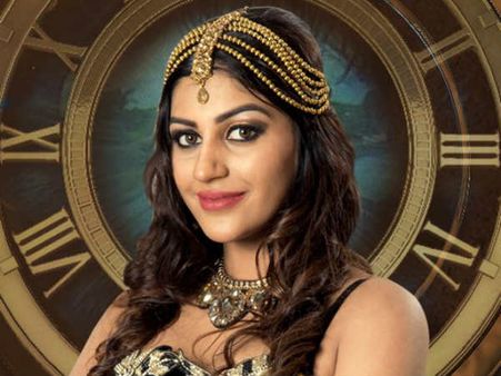 பிக் பாஸ் வீட்டுக்கு வந்த முதல் நாளே சக போட்டியாளர்களை முகம் சுளிக்க வைத்த யாஷிகா