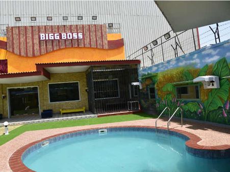 பிக்பாஸ் 2 : வலது கால் வைத்து வீட்டில் இன்று குடியேறும் போட்டியாளர்கள்!