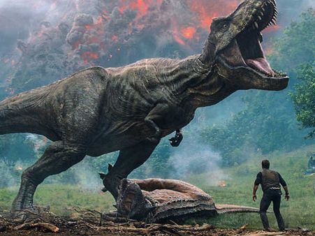 காலாவை பார்க்க வேணாம்னு சொல்லல... ஜுராசிக் வேர்ல்டு படத்தையும் பாருங்கன்னு சொல்றோம்