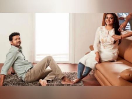 ஓய், கால் படுதுமா: கீர்த்தி சுரேஷ் மீது கோபத்தில் விஜய் ரசிகர்கள்