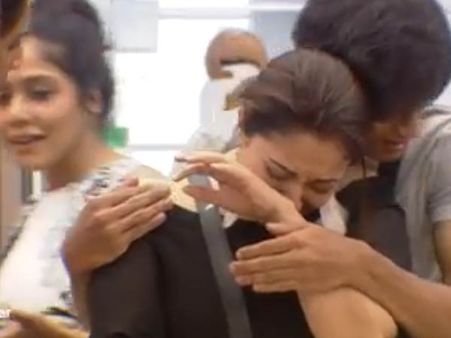 நீ என்கிட்ட வராத போ: ஷாரிக்கை விரட்டிவிட்டு கதறி அழுத மும்தாஜ் #BiggBoss2Tamil