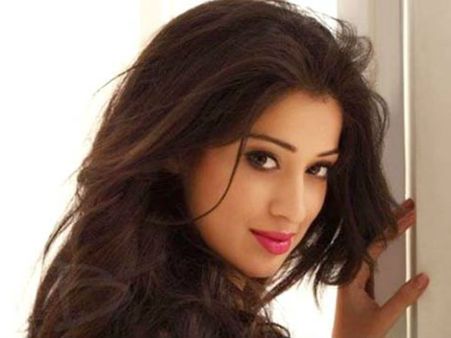 பிக்பாஸ் 2: போட்டியாளர்கள் பட்டியல்ல இவங்களாம் இருக்காங்க.. ஆனா இல்ல!