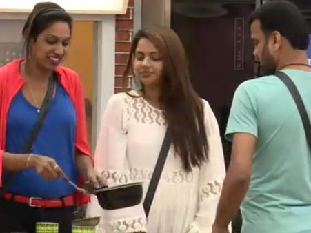 முதலில் லிப் டூ லிப், இப்ப படுக்கை வேறயா?: என்ன நடக்குது பிக் பாஸ்?