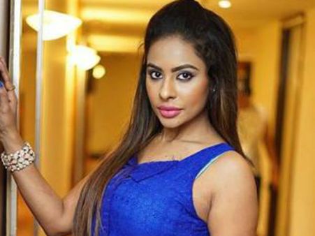 ஒருத்தருக்கு பிறந்திருந்தால் என்னுடன் படுக்கவில்லை என்று சத்தியம் செய்: ஹீரோவுக்கு ஸ்ரீ ரெட்டி சவால்