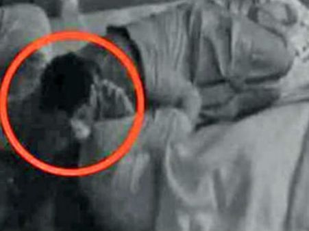 அடுத்து இந்தியில் இருந்து அந்த கசமுசா காட்சியை காப்பியடிப்பாரா பிக் பாஸ்?