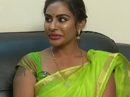 செய்தியாளர்களைச் சந்திக்கிறார் ஸ்ரீரெட்டி.. சிக்கப் போவது யாரோ.. திக் திக்கில் தமிழ் சினிமா!