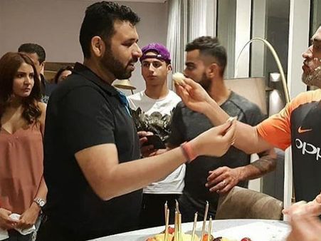 தோனி பிறந்தநாளில் வைரலான அனுஷ்கா சர்மா புகைப்படம்