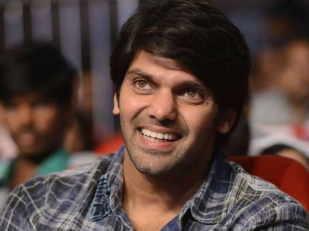 ஆர்யாவிடம் நாம் சொல்ல நினைத்ததை தில்லாக சொன்ன கபிலன் வைரமுத்து