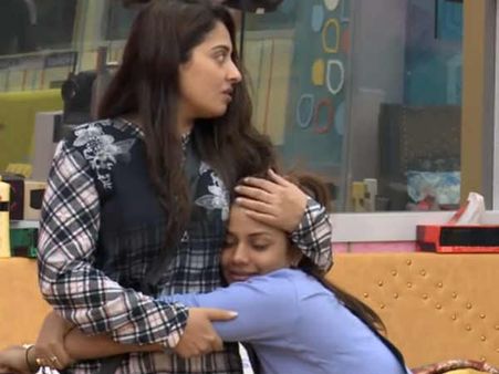 அவன் கூட படுக்காதே, ஜாக்கிரதை, ஃபீலிங்ஸை கட்டுப்படுத்த முடியாது: ஐஸை எச்சரித்த மும்தாஜ்