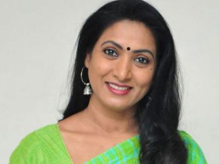 தயாரிப்பாளர்கள் கெஸ்ட் ஹவுஸுக்கு தனியாக வரச் சொன்னார்கள்: 'கேப்டன்' ஹீரோயின் பகீர்