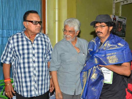 அப்பாவின் சினிமா கனவை நிறைவேற்ற மகன் எடுக்கும் படம் 'அரளி'!