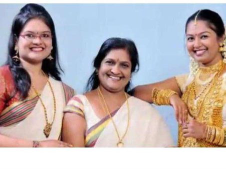 வீட்டில் கள்ளநோட்டு அடித்த டிவி சீரியல் நடிகை, தாய், தங்கை கைது: ரூ. 57 லட்சம் பறிமுதல்