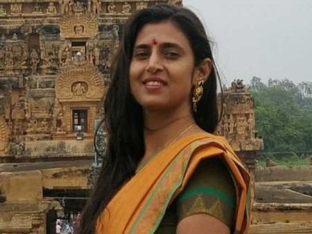 அடுத்த கமல் நீங்க தான்… தனுஷை புகழ்ந்த கஸ்தூரி!