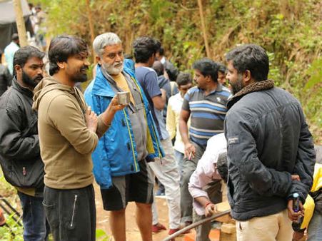 துப்பாக்கியால் சுட்டுப் பயிற்சி.. மாவோயிஸ்டு என நினைத்து நடிகர் கிருஷ்ணாவை சுற்றி வளைத்த அதிரடிப்படை