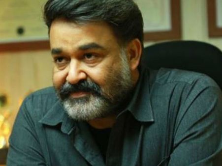 நடிகைகள் எதிர்ப்பை மீறி அந்த நடிகரை விருது வழங்கும் விழாவுக்கு அழைக்கும் கேரள அரசு.. பரபரப்பு!