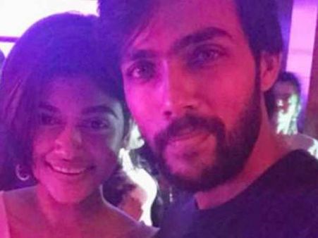 கைக்கோர்த்தப்படி பேங்காக் தெருக்களில் சுற்றித்திரியும் ஓவியா ஆரவ்... வைரலான புகைப்படங்கள்!