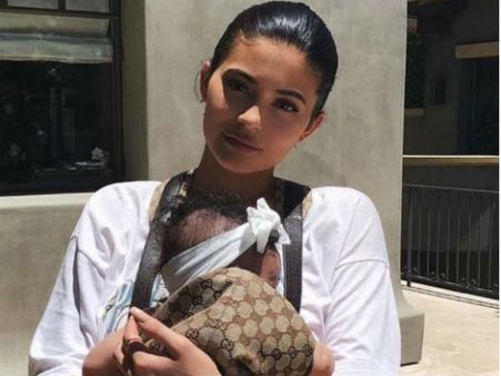 5 மாத குழந்தைக்கு காது குத்திய நடிகை: பொங்கி எழுந்த ரசிகர்கள்!